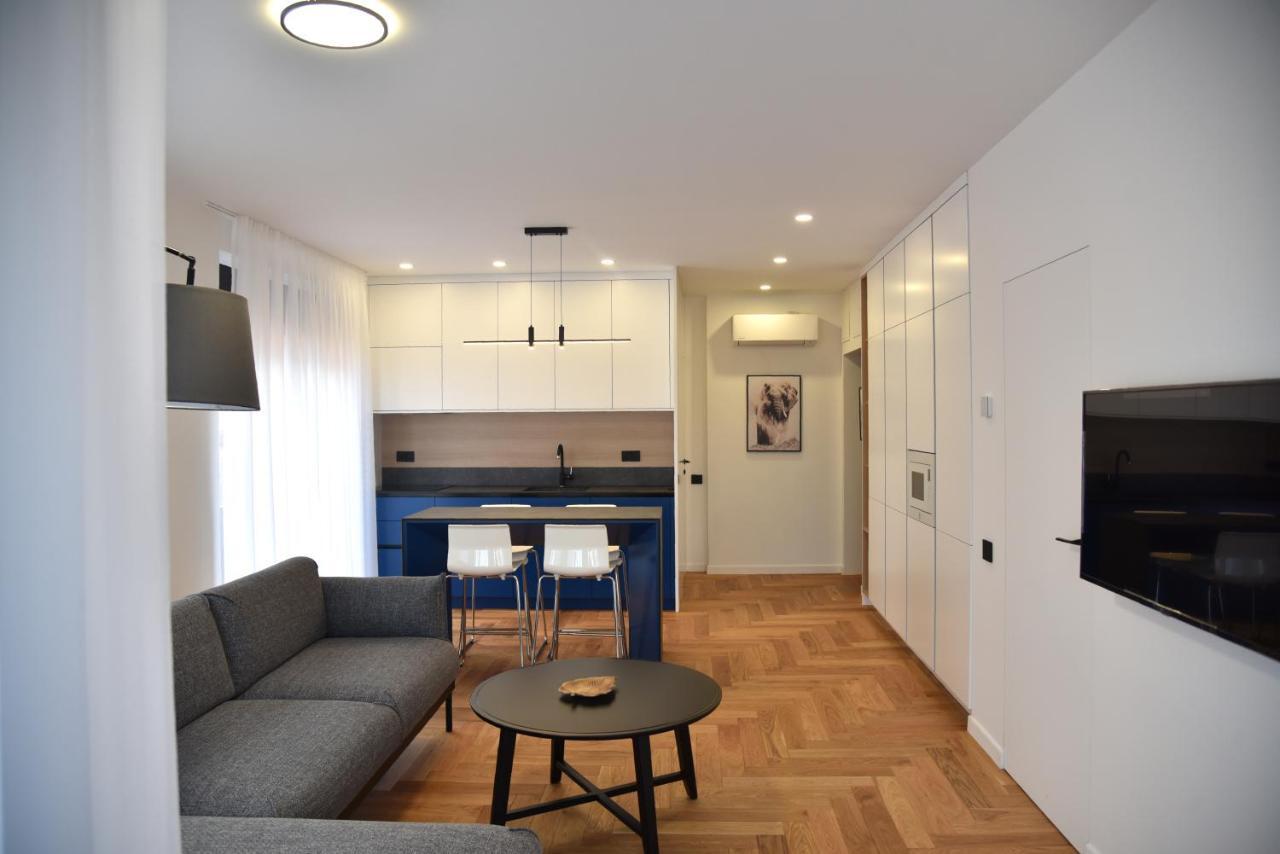 26Bricks Luxury Suites Oradea Bagian luar foto