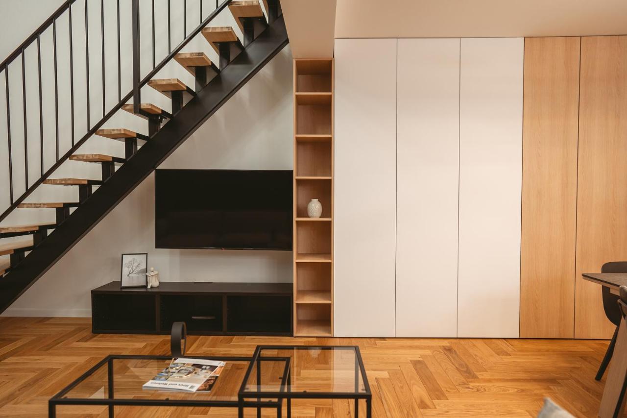 26Bricks Luxury Suites Oradea Bagian luar foto