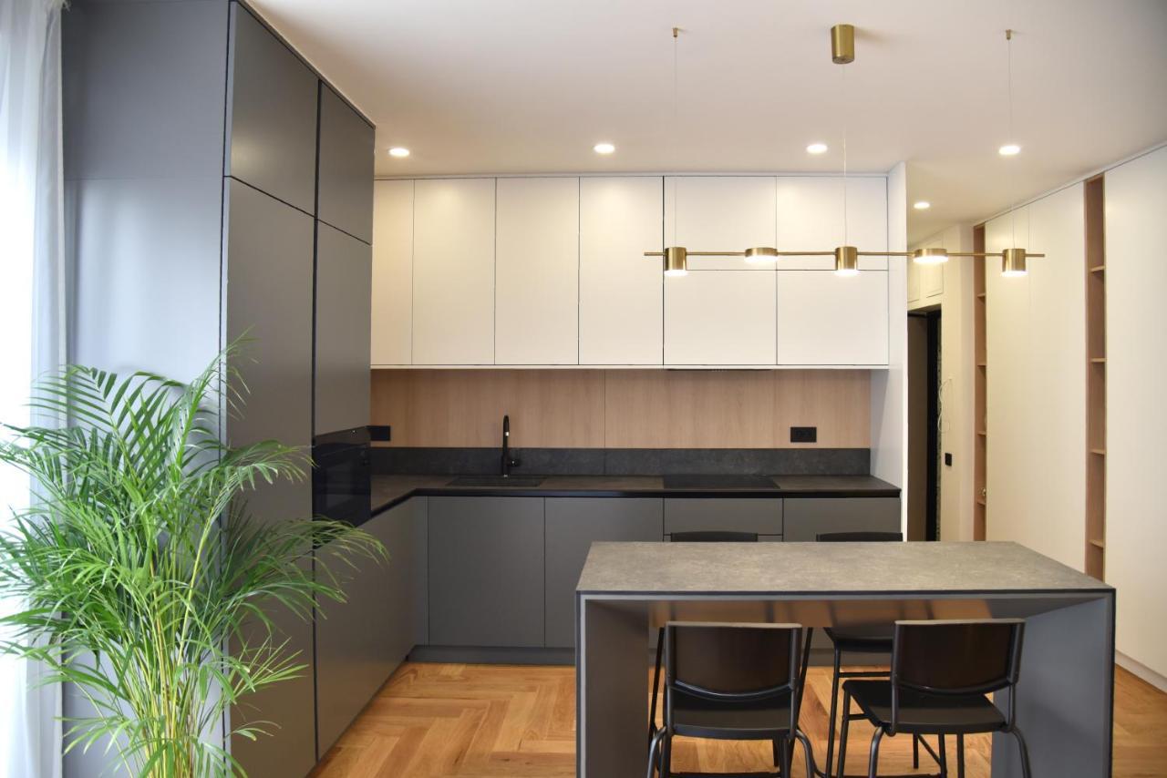 26Bricks Luxury Suites Oradea Bagian luar foto