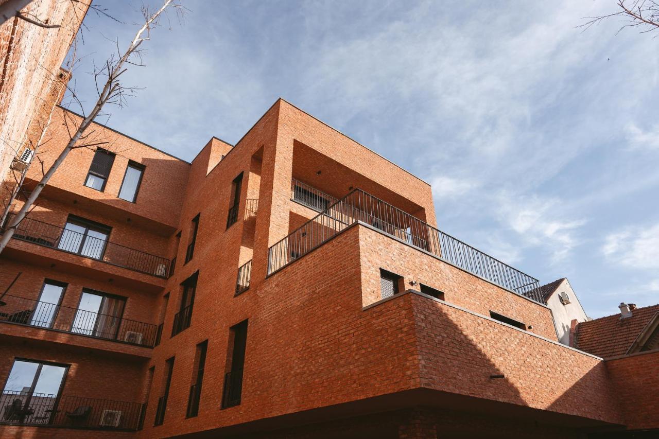 26Bricks Luxury Suites Oradea Bagian luar foto