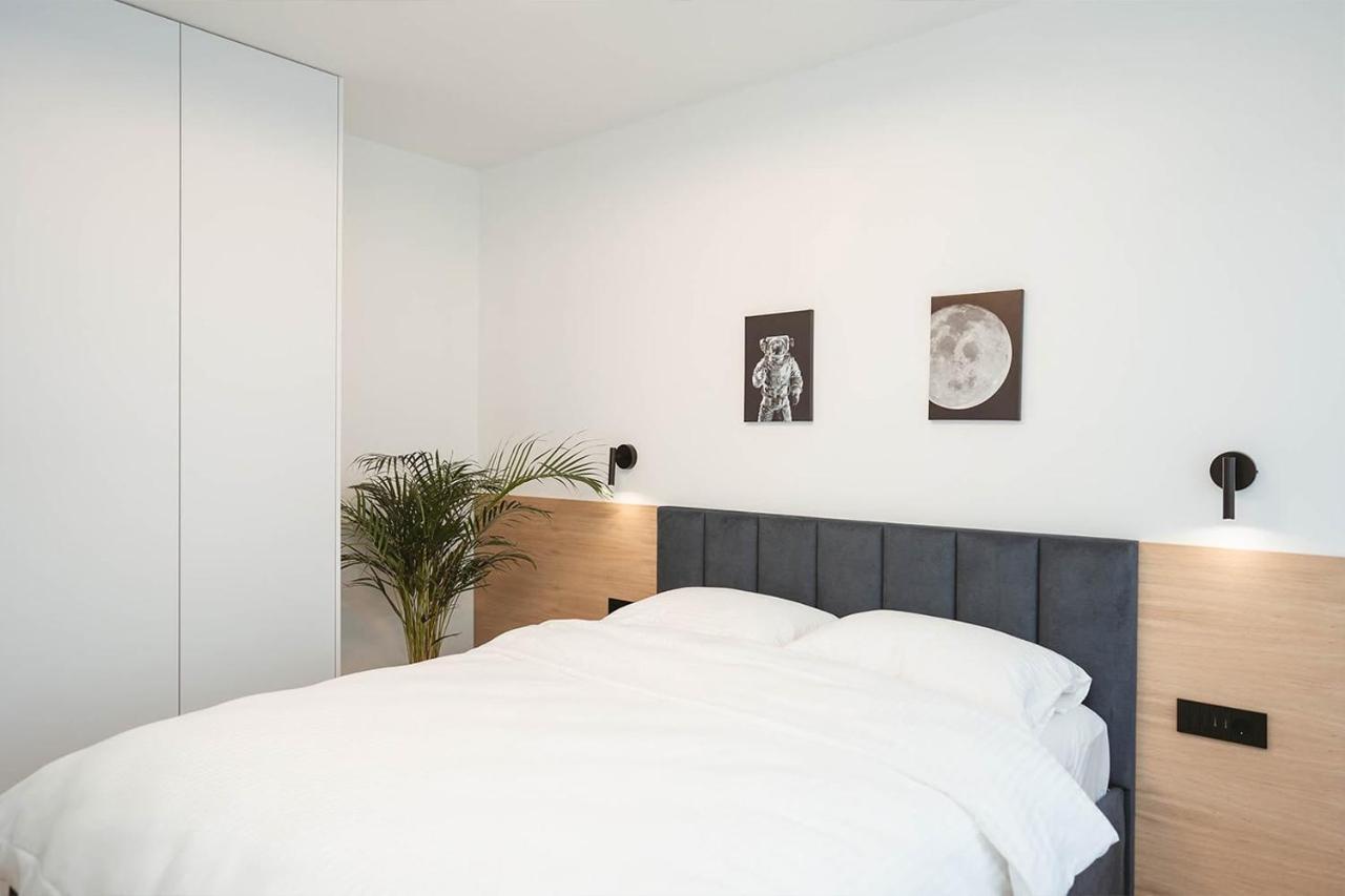 26Bricks Luxury Suites Oradea Bagian luar foto
