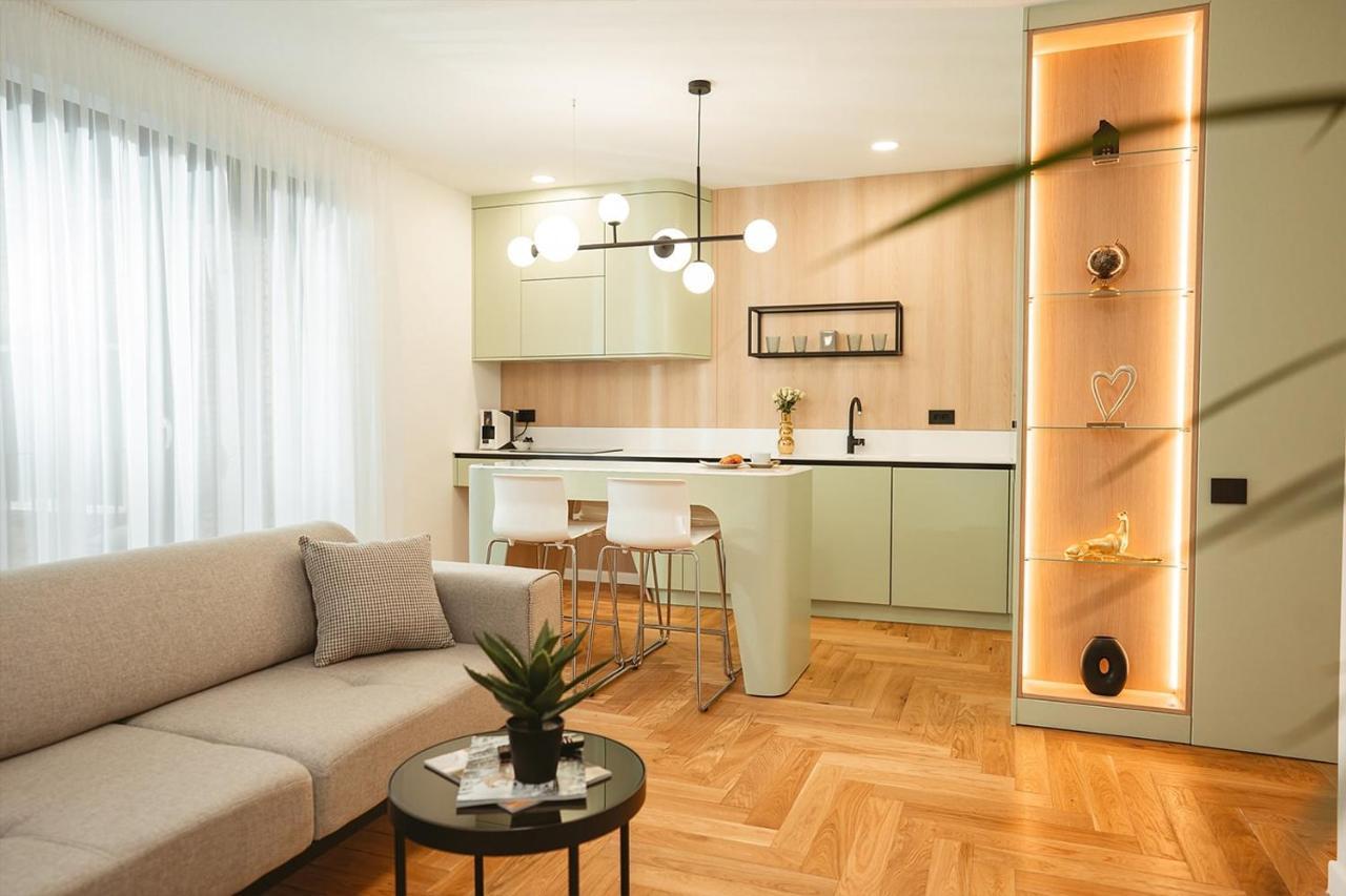 26Bricks Luxury Suites Oradea Bagian luar foto