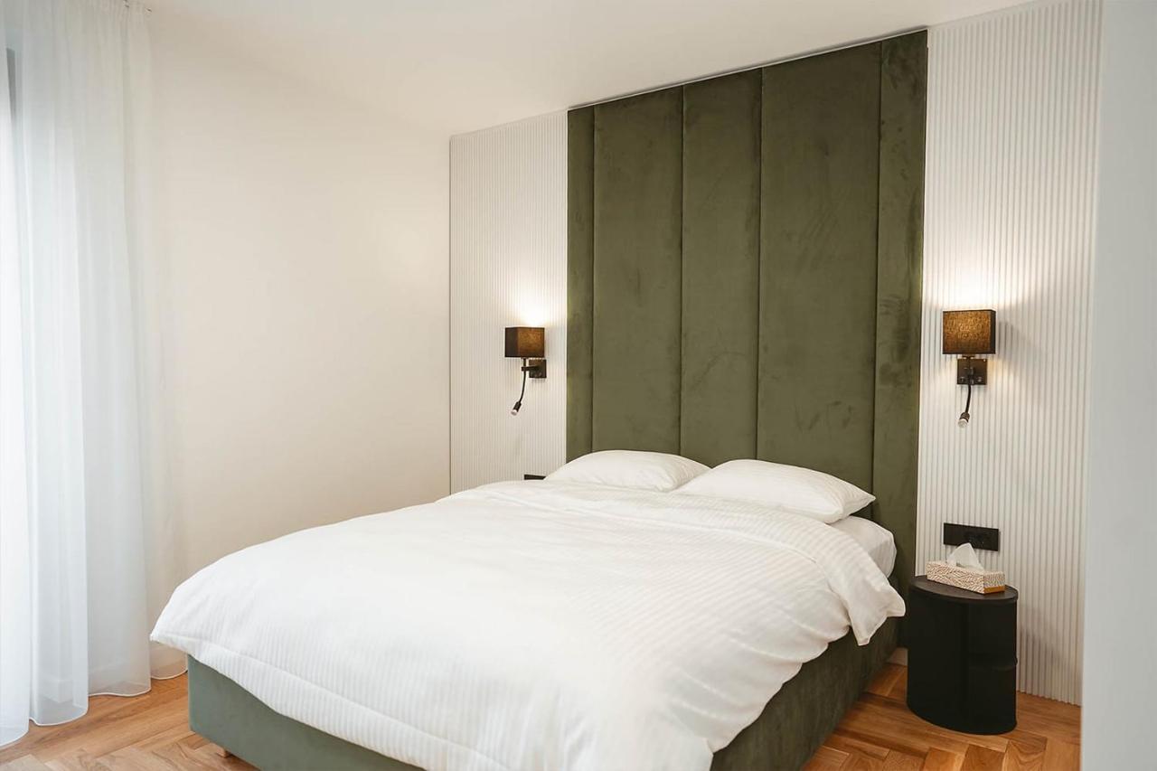 26Bricks Luxury Suites Oradea Bagian luar foto
