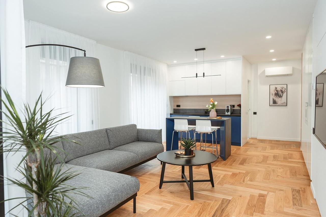 26Bricks Luxury Suites Oradea Bagian luar foto