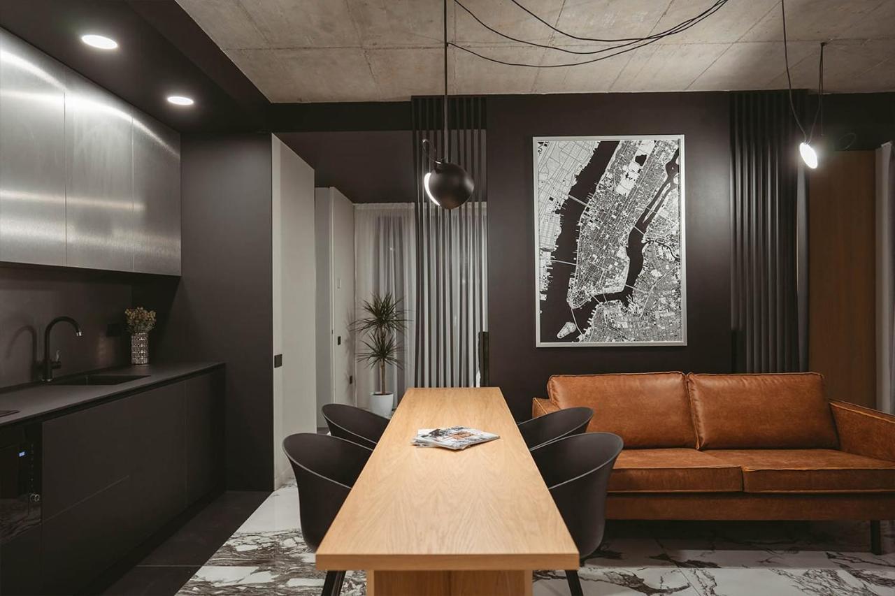 26Bricks Luxury Suites Oradea Bagian luar foto
