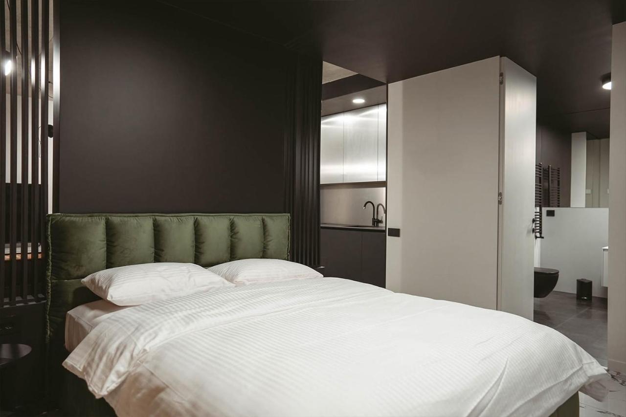 26Bricks Luxury Suites Oradea Bagian luar foto
