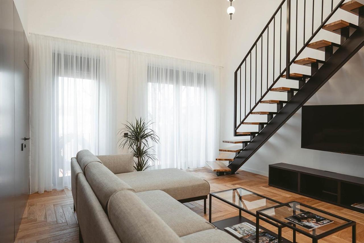 26Bricks Luxury Suites Oradea Bagian luar foto