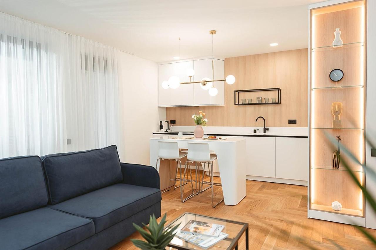 26Bricks Luxury Suites Oradea Bagian luar foto