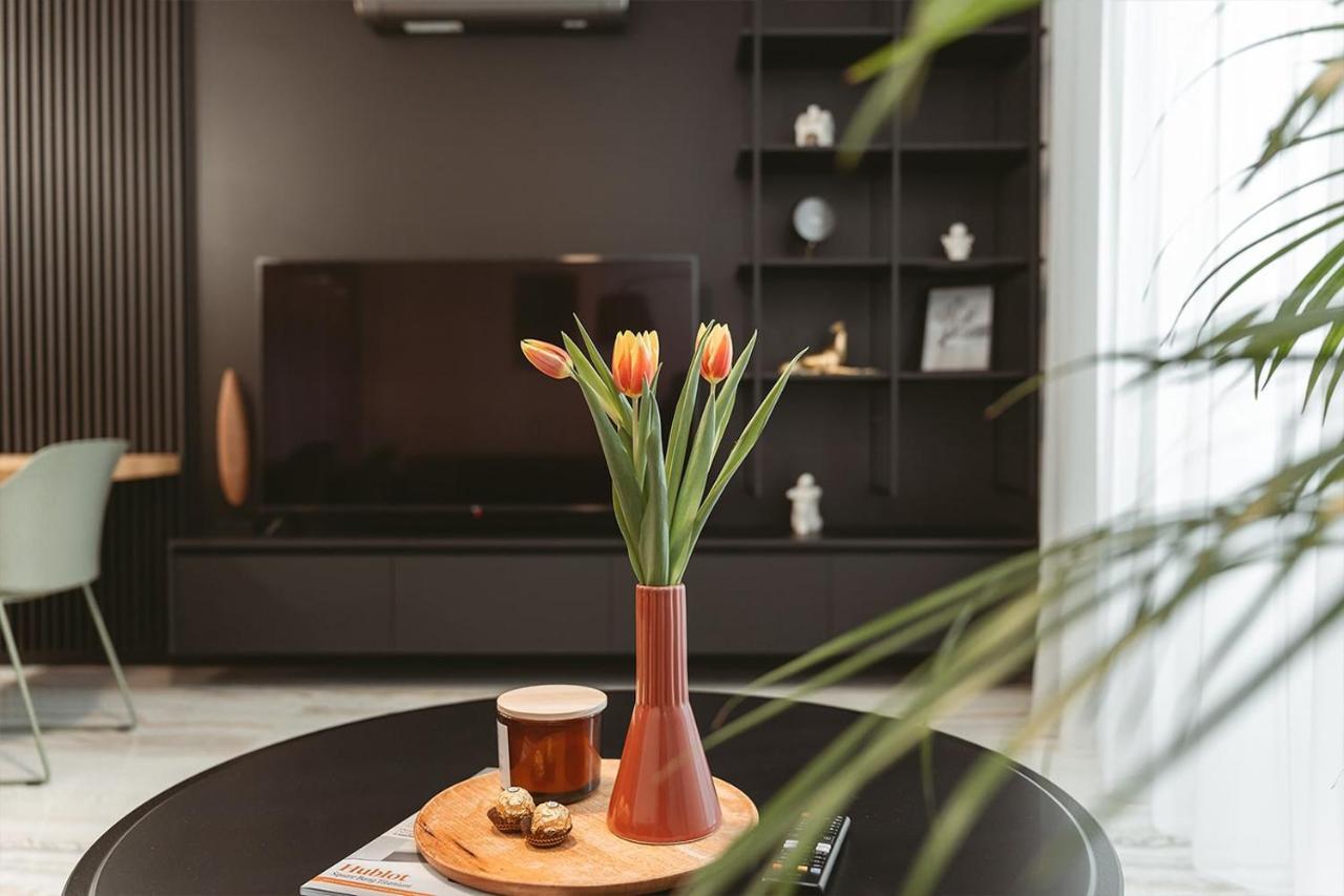 26Bricks Luxury Suites Oradea Bagian luar foto