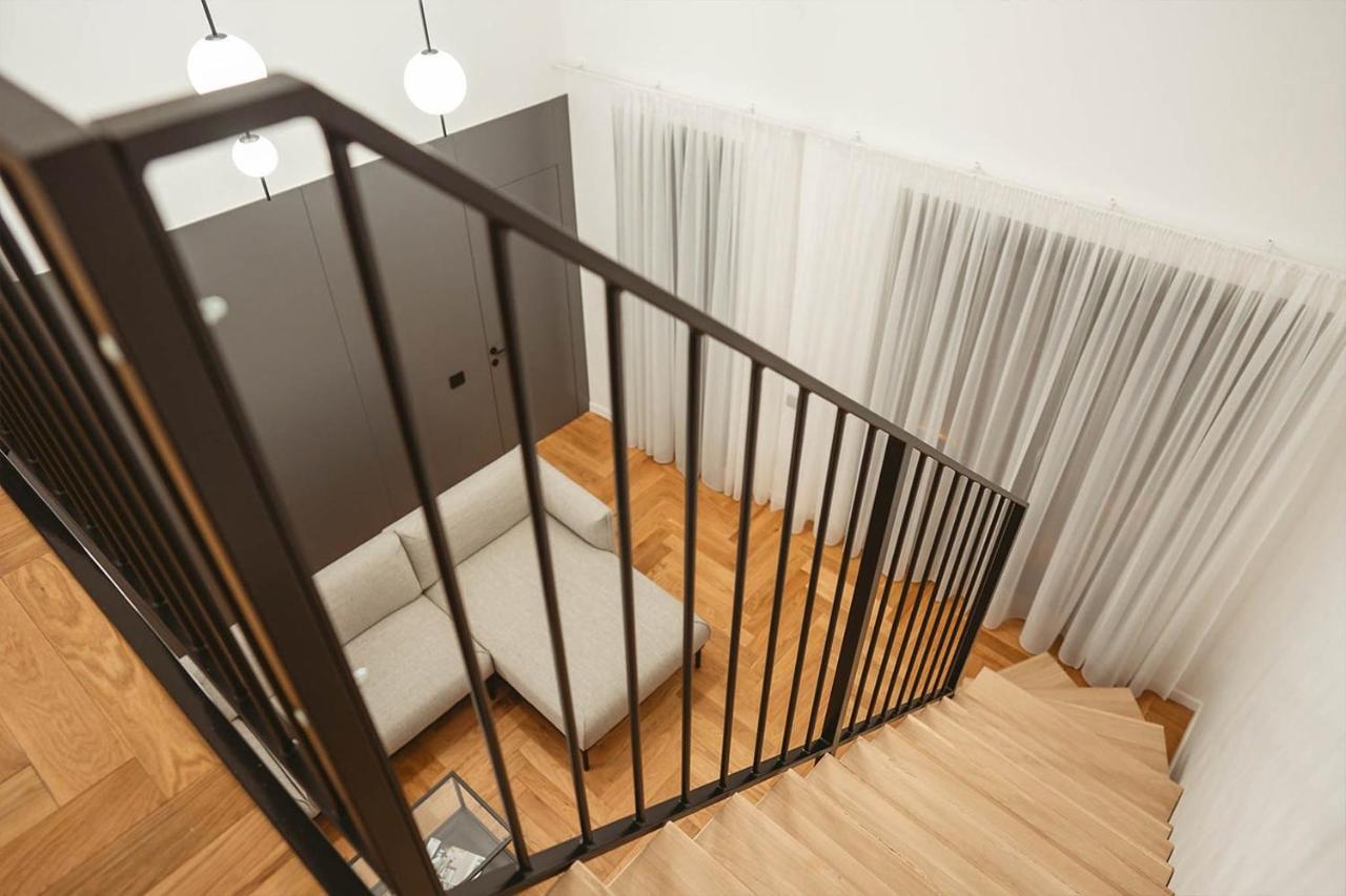 26Bricks Luxury Suites Oradea Bagian luar foto