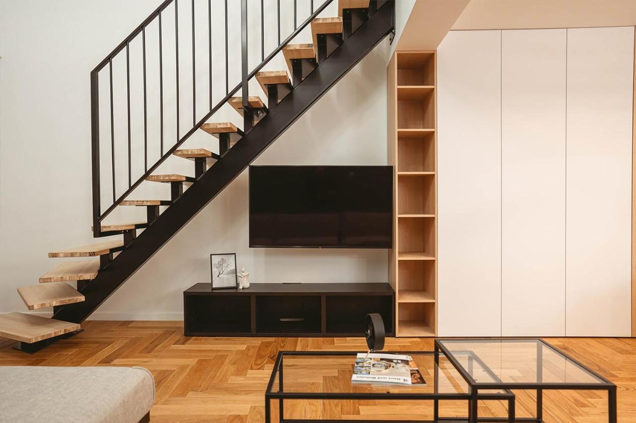 26Bricks Luxury Suites Oradea Bagian luar foto